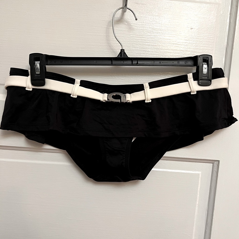Skirted bikini bottom